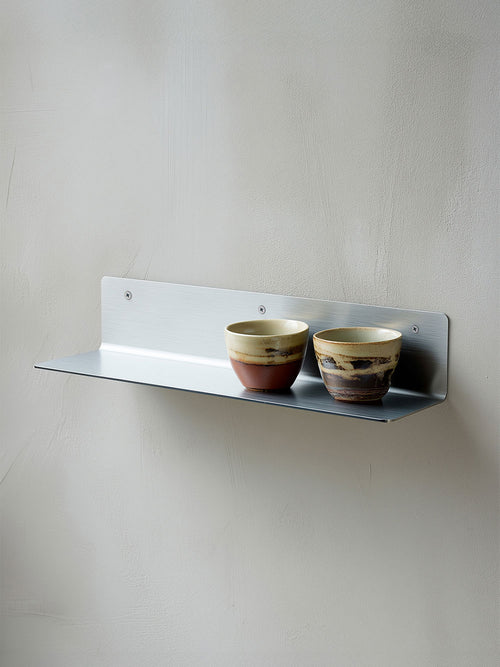 stålhylde til køkkenet. Svævehylde til kopper.