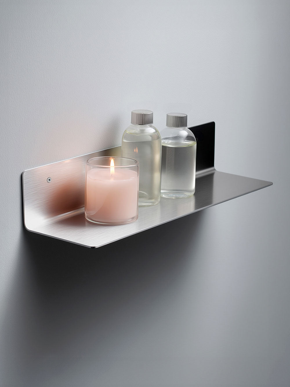 hylde i stål til badeværelset